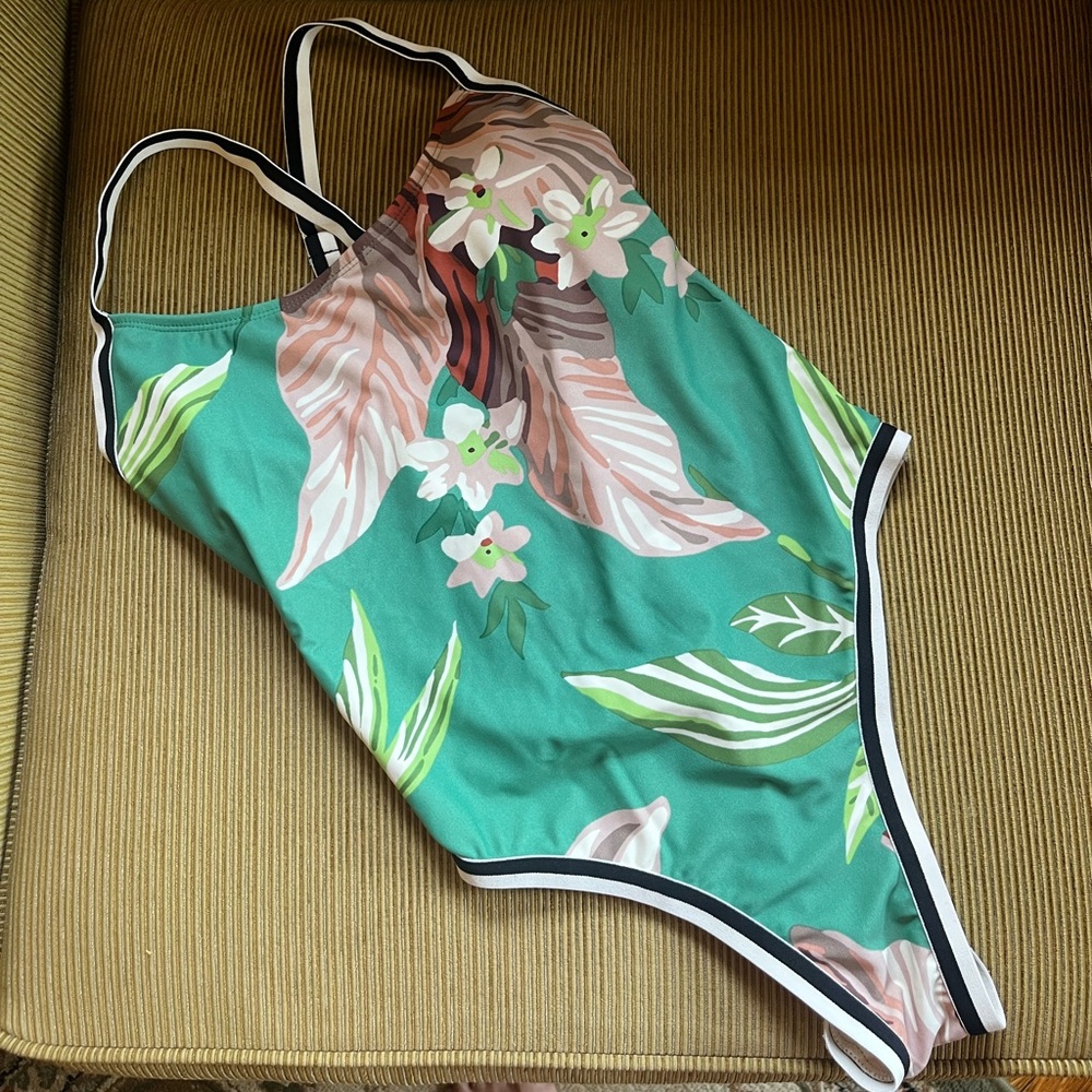 M one-piece